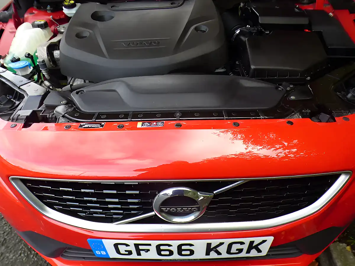 Used 2016 Volvo V40 R-Design Pro Red - Interior and Exterior details 20