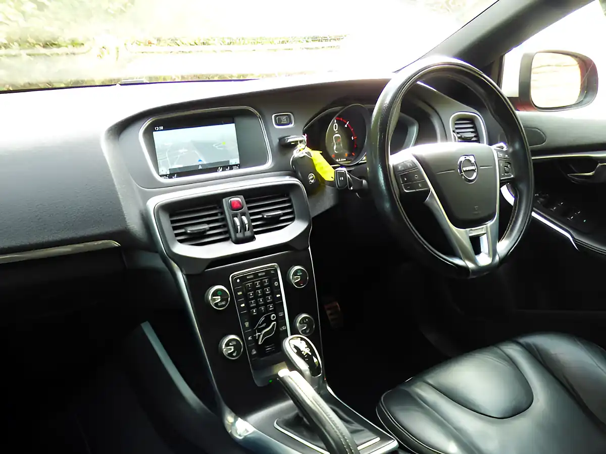 Used 2016 Volvo V40 R-Design Pro Red - Interior and Exterior details 3