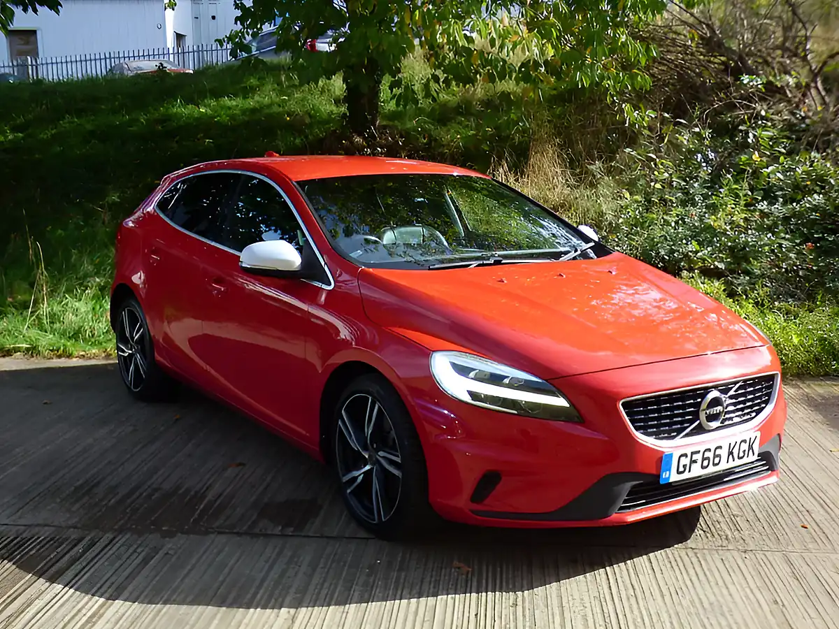 Used 2016 Volvo V40 R-Design Pro Red - Interior and Exterior details 4