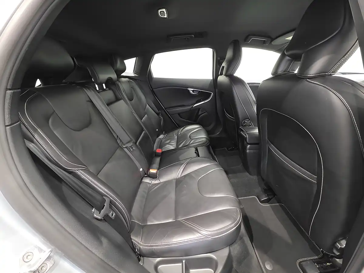 Used 2016 Volvo V40 R-Design Pro Silver - Interior and Exterior details 13