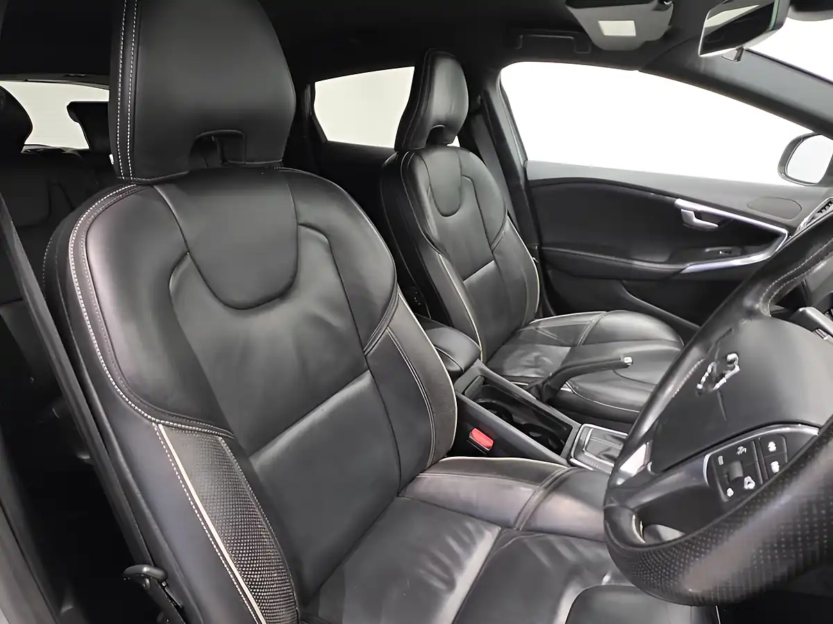 Used 2016 Volvo V40 R-Design Pro Silver - Interior and Exterior details 17