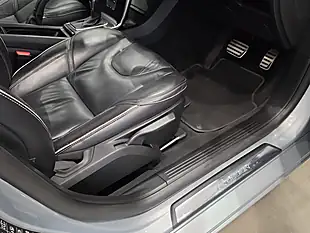 Used 2016 Volvo V40 R-Design Pro Silver - Interior and Exterior details 18
