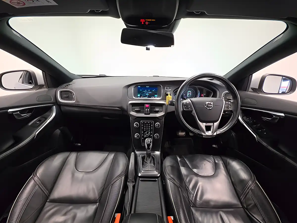Used 2016 Volvo V40 R-Design Pro Silver - Interior and Exterior details 19