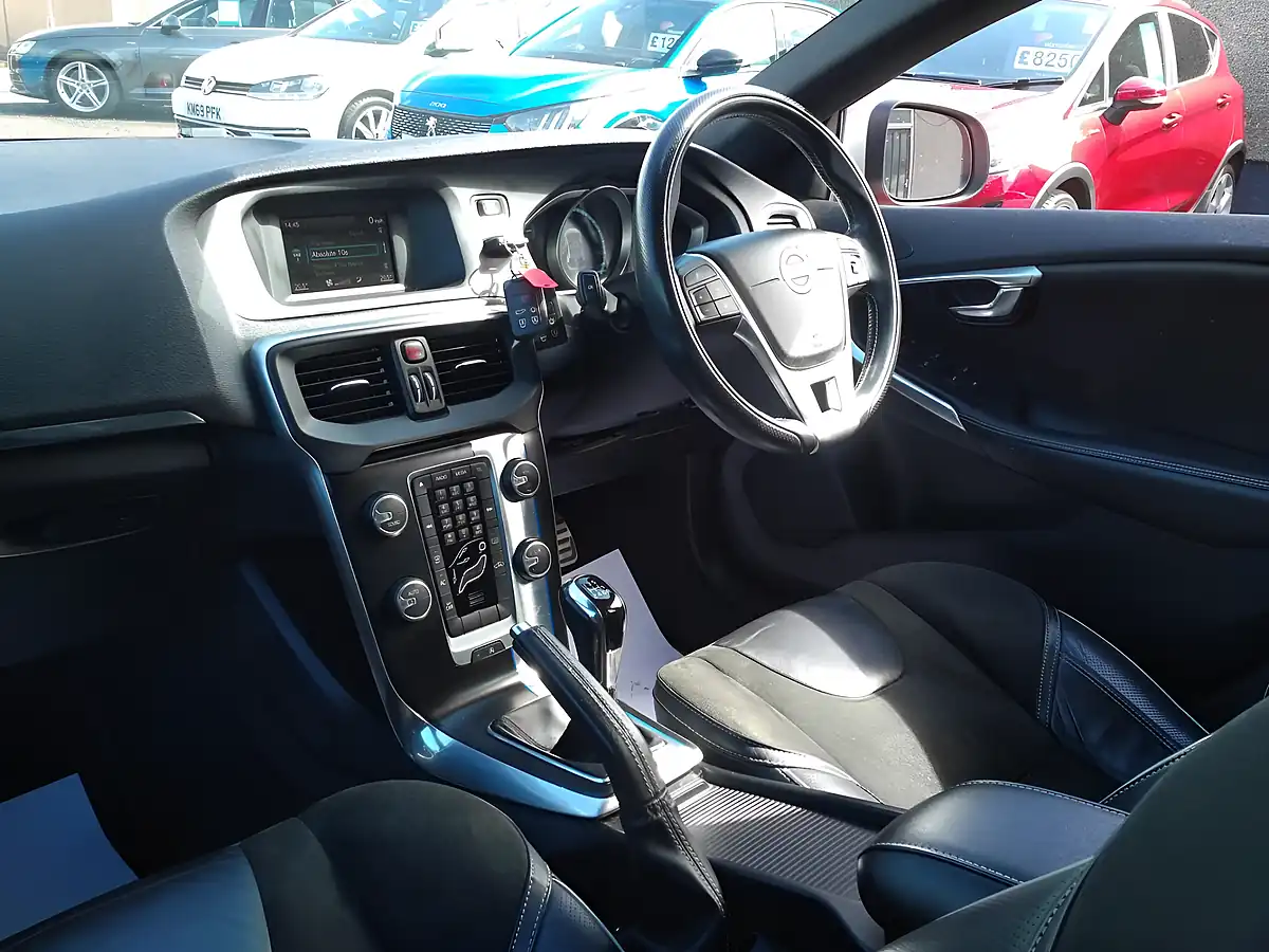 Used 2016 Volvo V40 R-Design Red - Interior and Exterior details 18