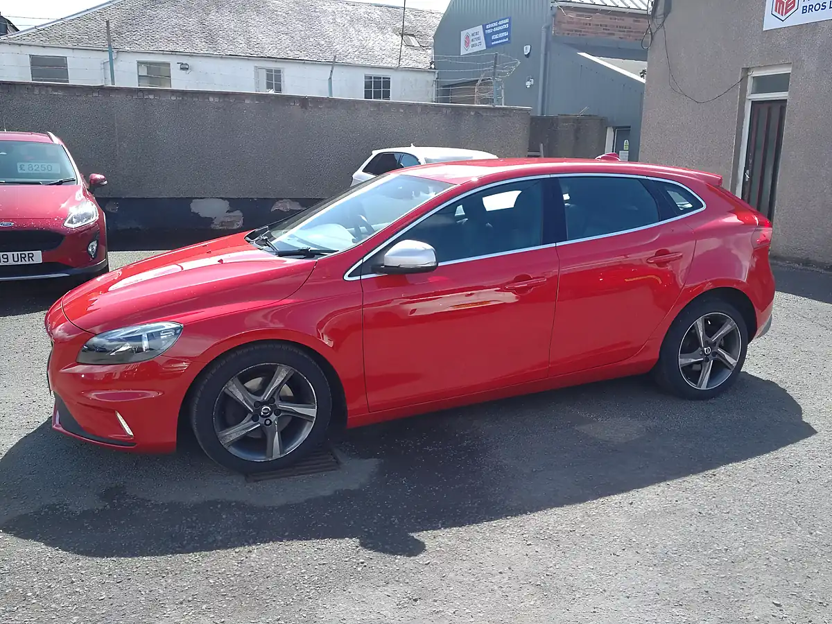Used 2016 Volvo V40 R-Design Red - Interior and Exterior details 2