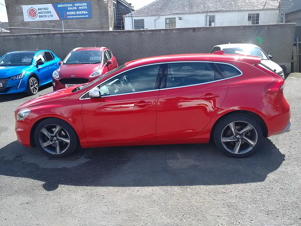 Used 2016 Volvo V40 R-Design Red - Interior and Exterior details 3