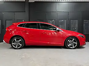 Used 2016 Volvo V40 R-Design Red - Interior and Exterior details 4
