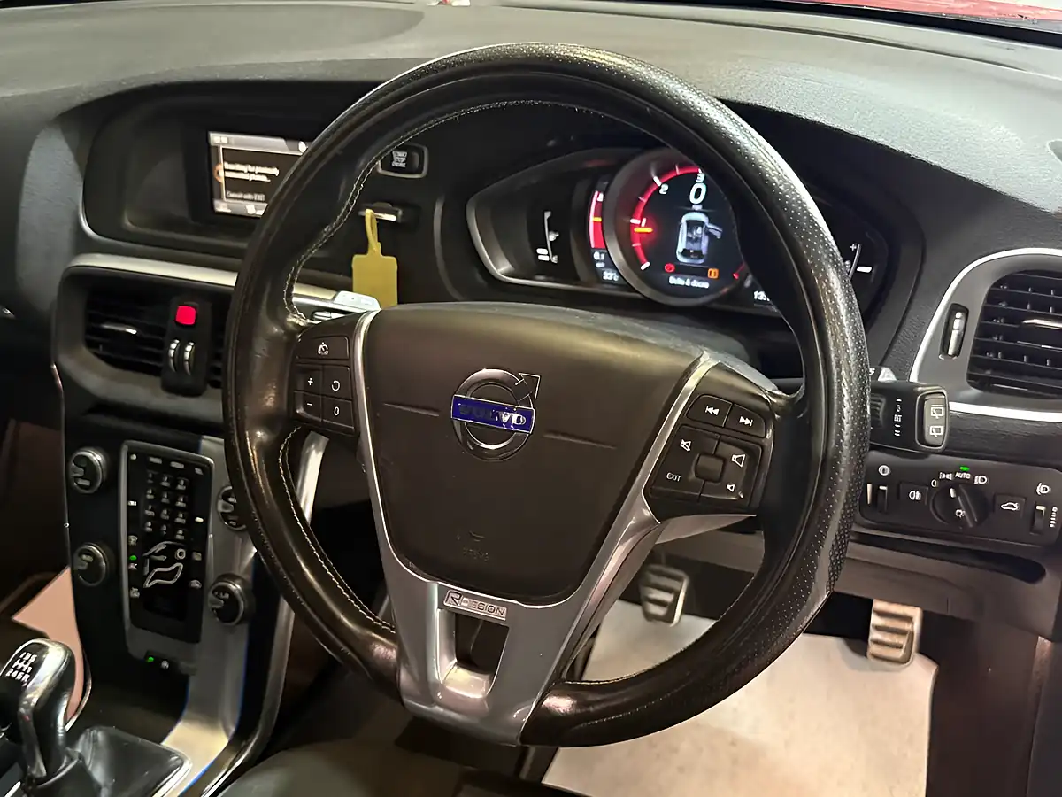 Used 2016 Volvo V40 R-Design Red - Interior and Exterior details 9