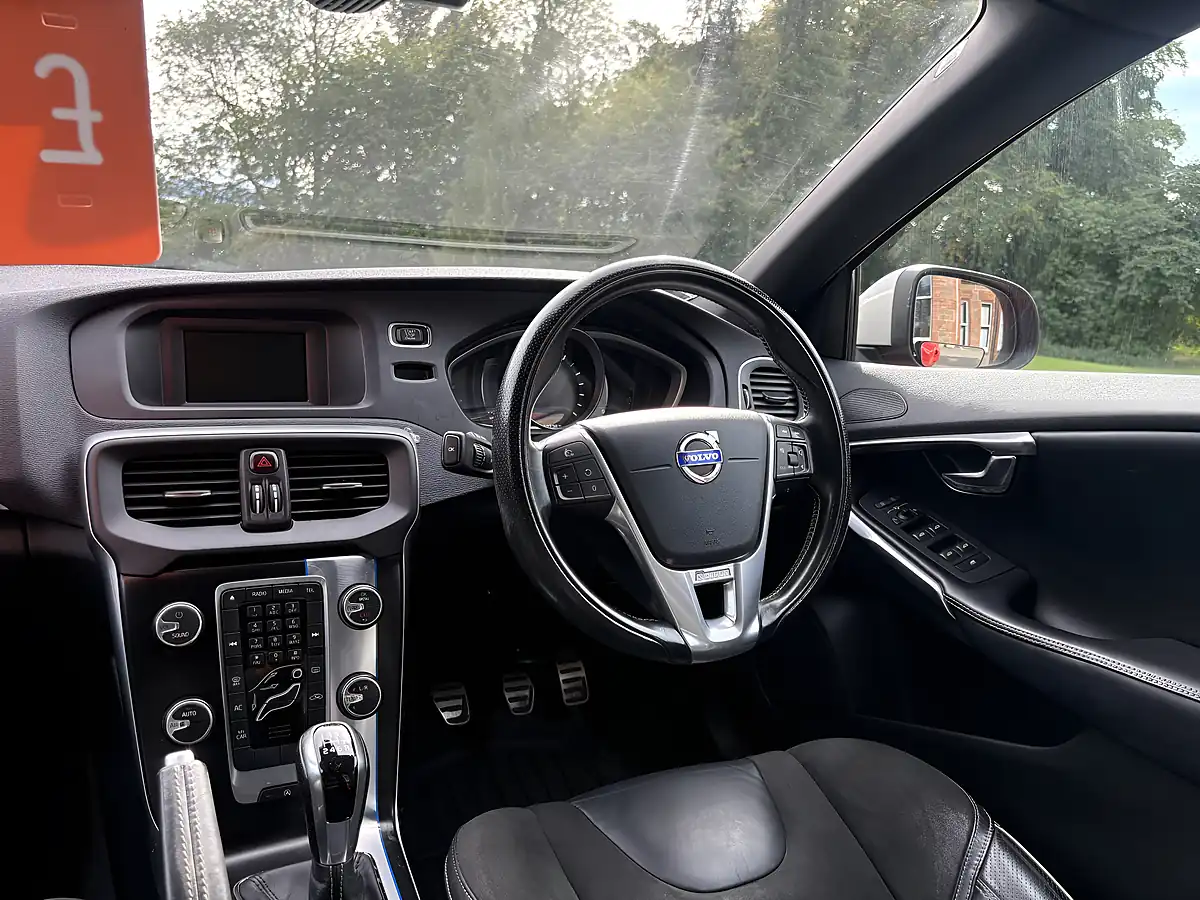 Used 2016 Volvo V40 R-Design Red - Interior and Exterior details 7