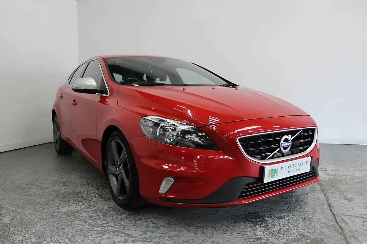 Used 2016 Volvo V40 R-Design Red - Front View