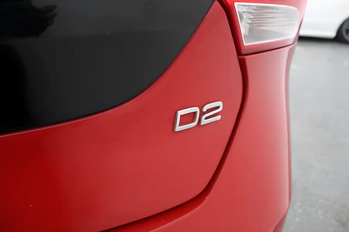 Used 2016 Volvo V40 R-Design Red - Interior and Exterior details 12