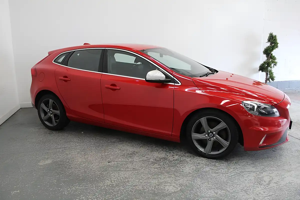 Used 2016 Volvo V40 R-Design Red - Interior and Exterior details 3