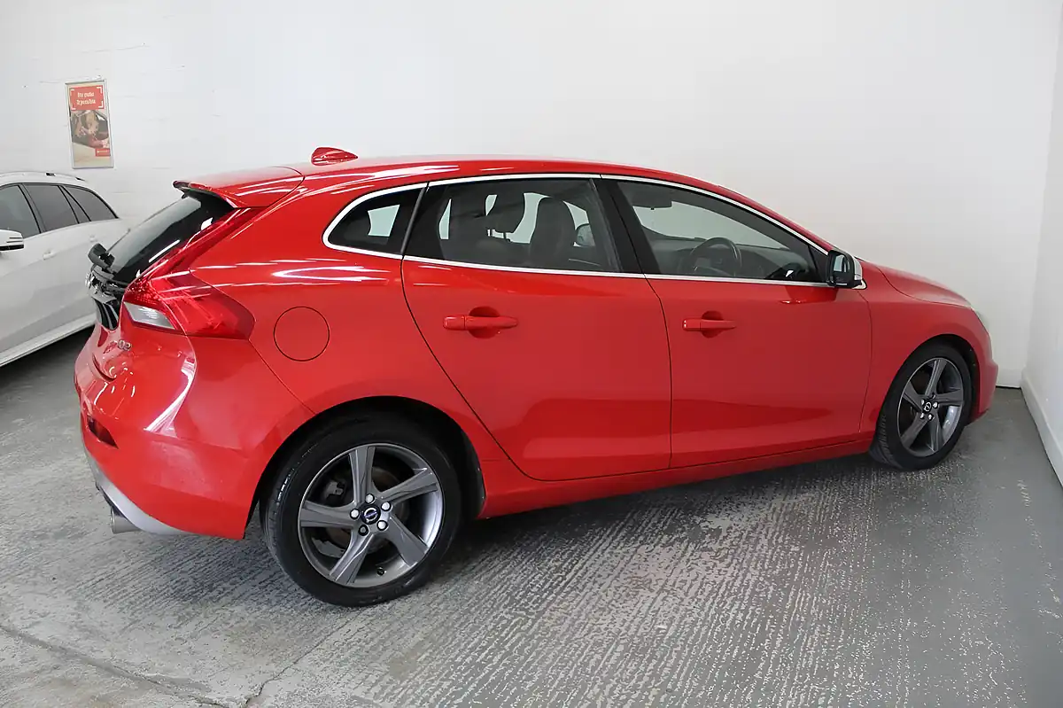 Used 2016 Volvo V40 R-Design Red - Interior and Exterior details 8