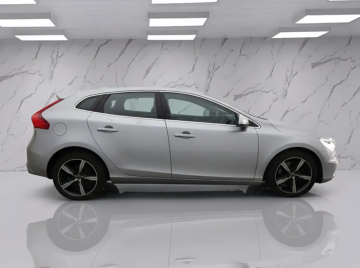 Used 2016 Volvo V40 R-Design Silver - Interior and Exterior details 7