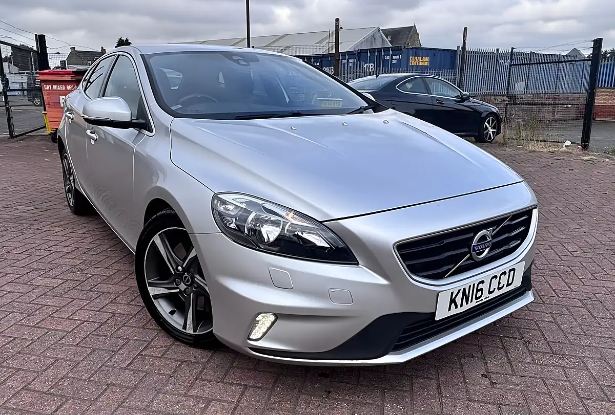 Used 2016 Volvo V40 R-Design Silver - Front View