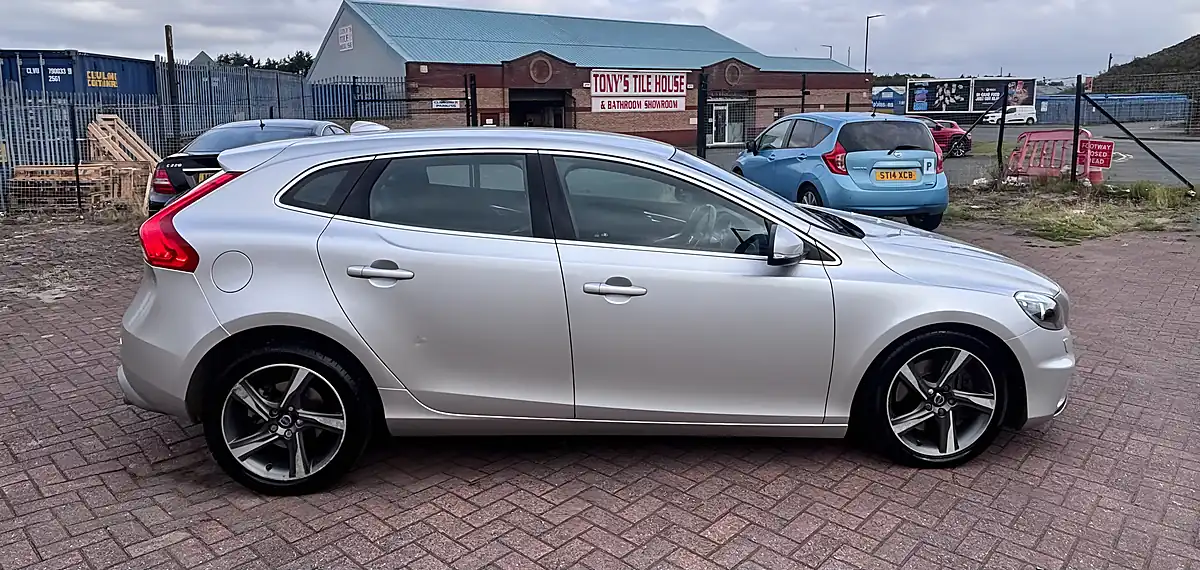 Used 2016 Volvo V40 R-Design Silver - Interior and Exterior details 4