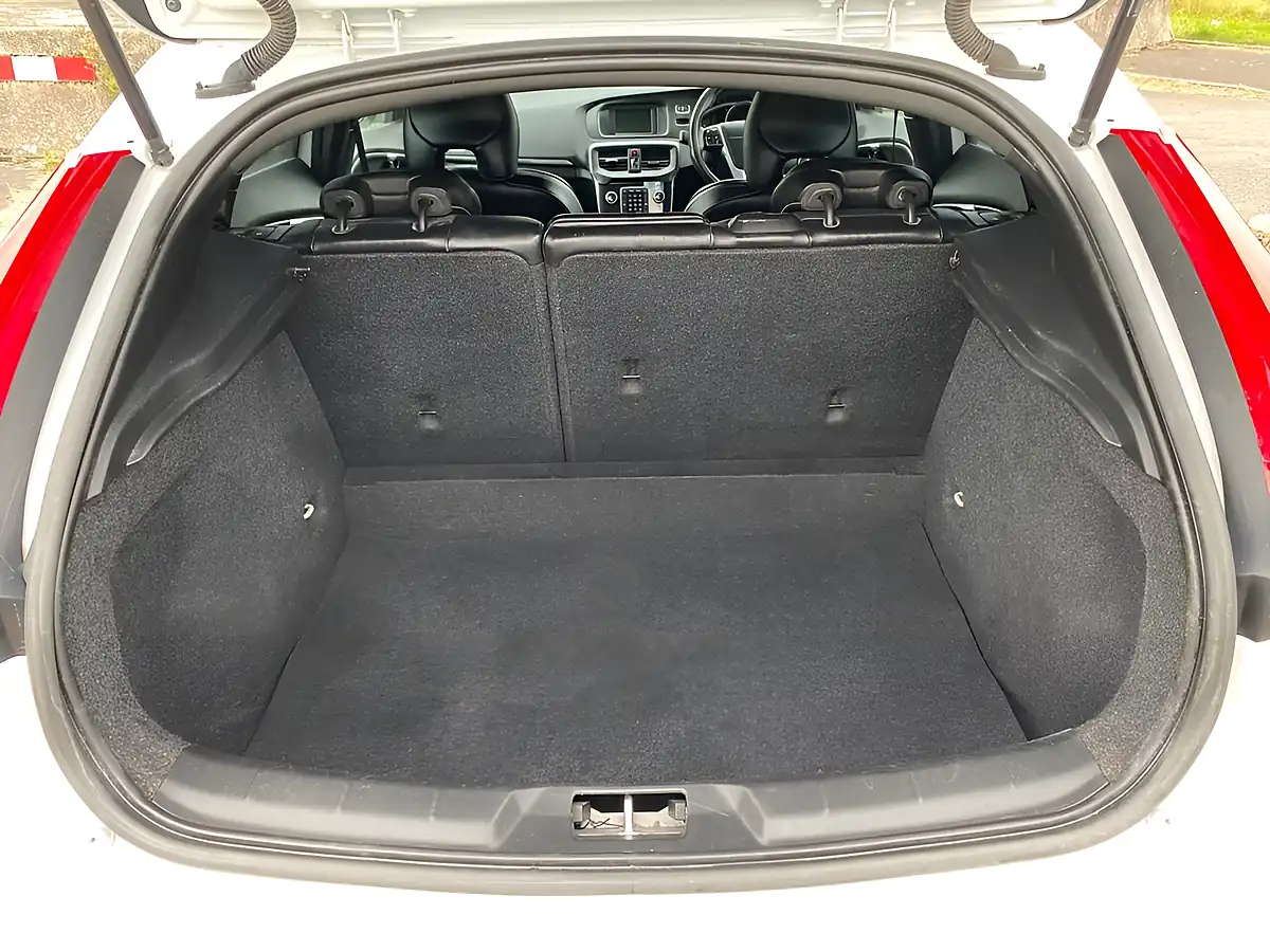 Used 2016 Volvo V40 R-Design White - Interior and Exterior details 13