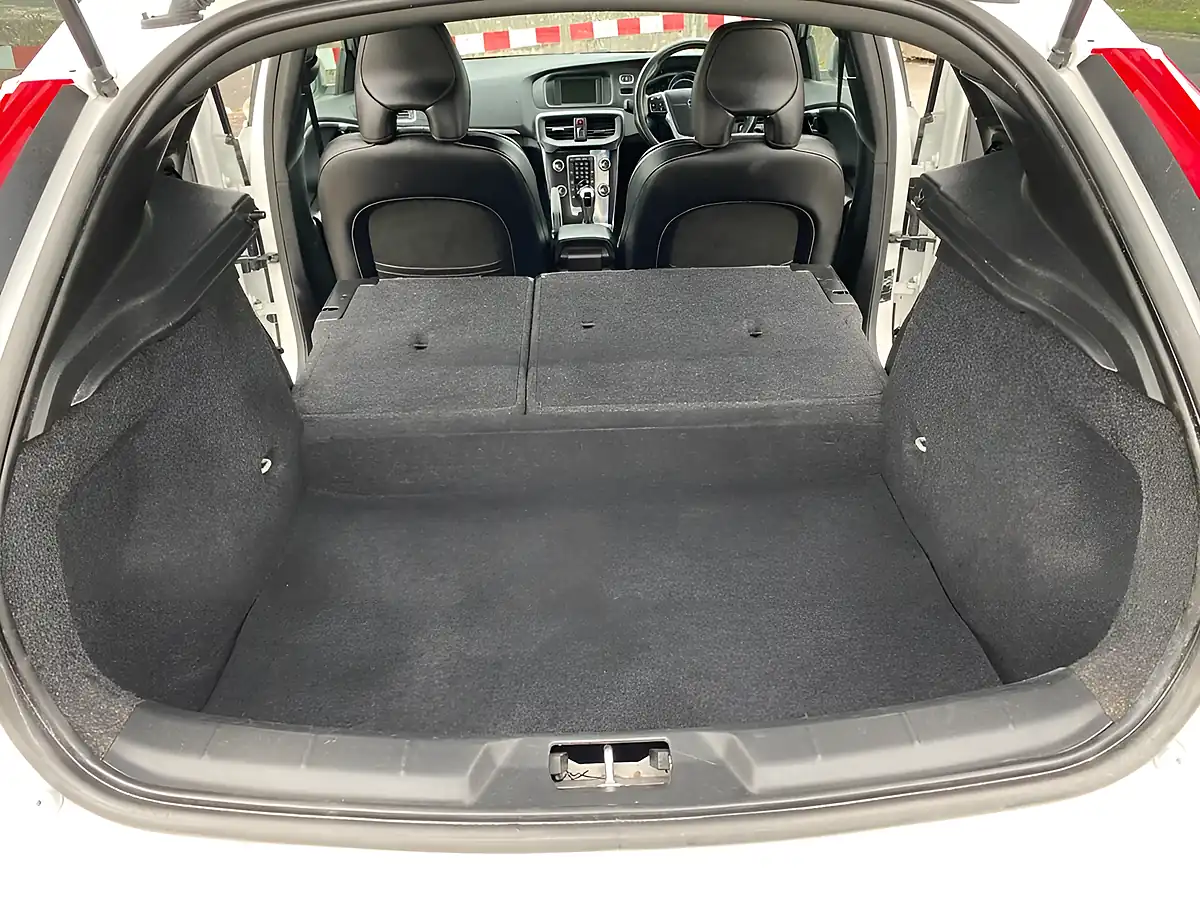 Used 2016 Volvo V40 R-Design White - Interior and Exterior details 14