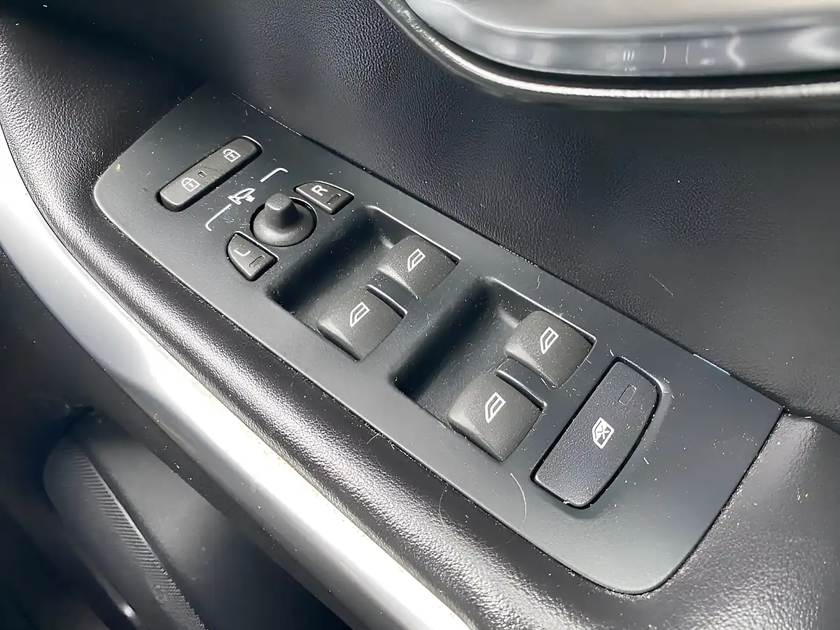 Used 2016 Volvo V40 R-Design White - Interior and Exterior details 17