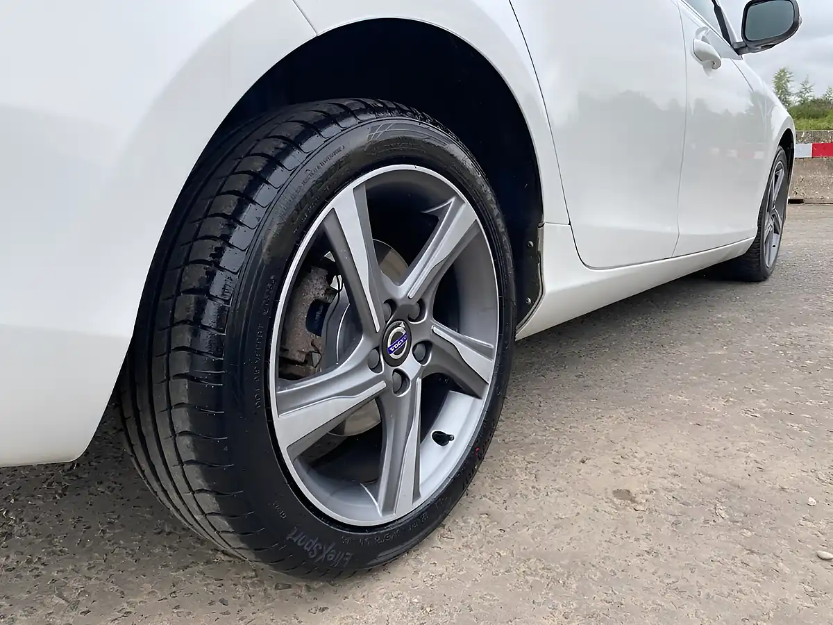 Used 2016 Volvo V40 R-Design White - Interior and Exterior details 19