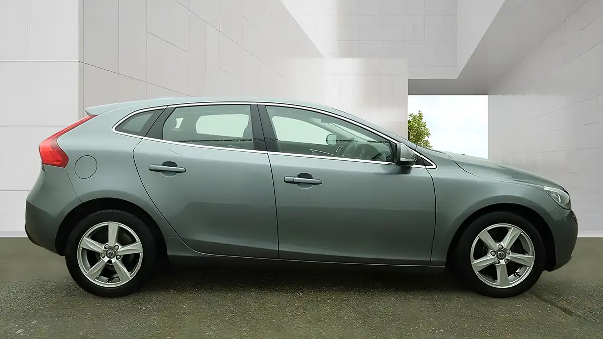 Used 2016 Volvo V40 Se Grey - Interior and Exterior details 5