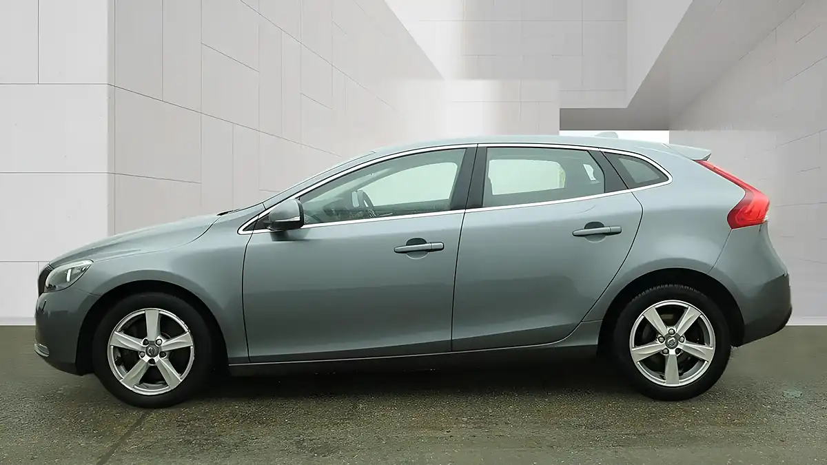 Used 2016 Volvo V40 Se Grey - Interior and Exterior details 6