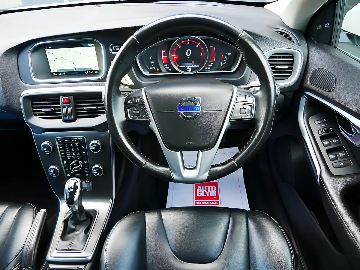 Used 2016 Volvo V40 Se Lux Nav Crystal White - Interior and Exterior details 14