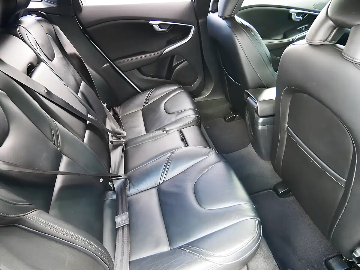Used 2016 Volvo V40 Se Lux Nav Crystal White - Interior and Exterior details 19