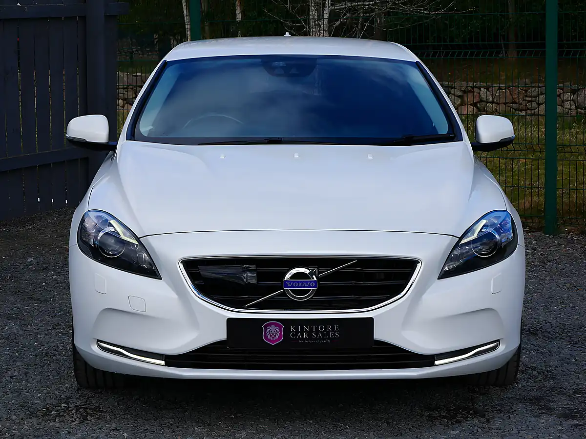 Used 2016 Volvo V40 Se Lux Nav Crystal White - Interior and Exterior details 3