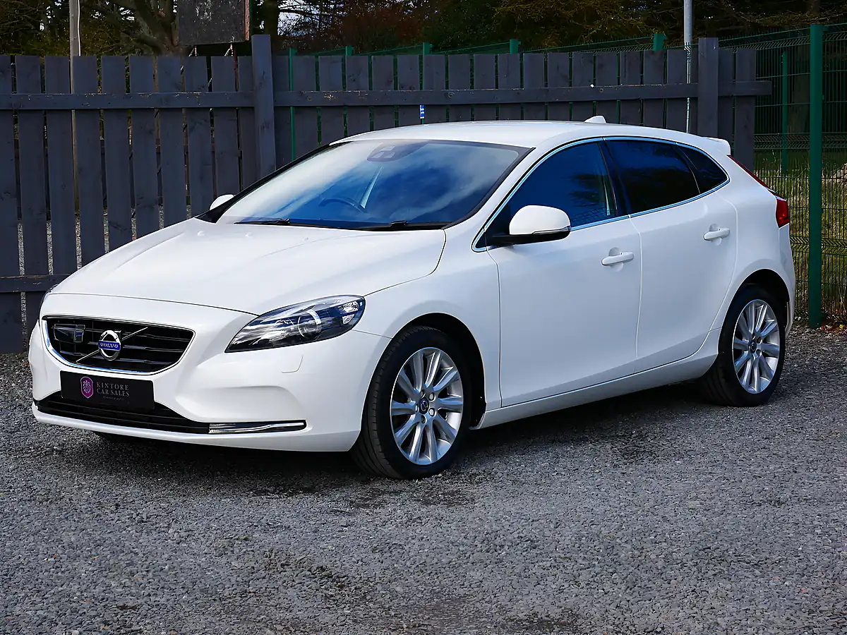 Used 2016 Volvo V40 Se Lux Nav Crystal White - Interior and Exterior details 4
