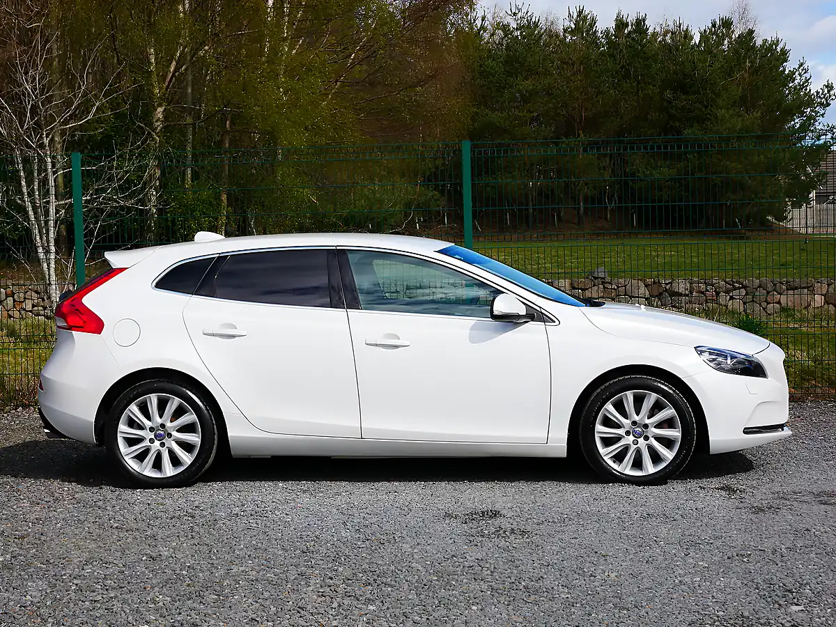 Used 2016 Volvo V40 Se Lux Nav Crystal White - Interior and Exterior details 5