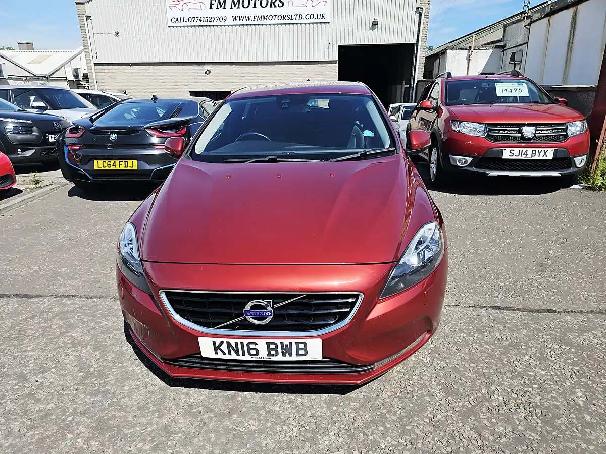 Used 2016 Volvo V40 Se Nav Red - Front View
