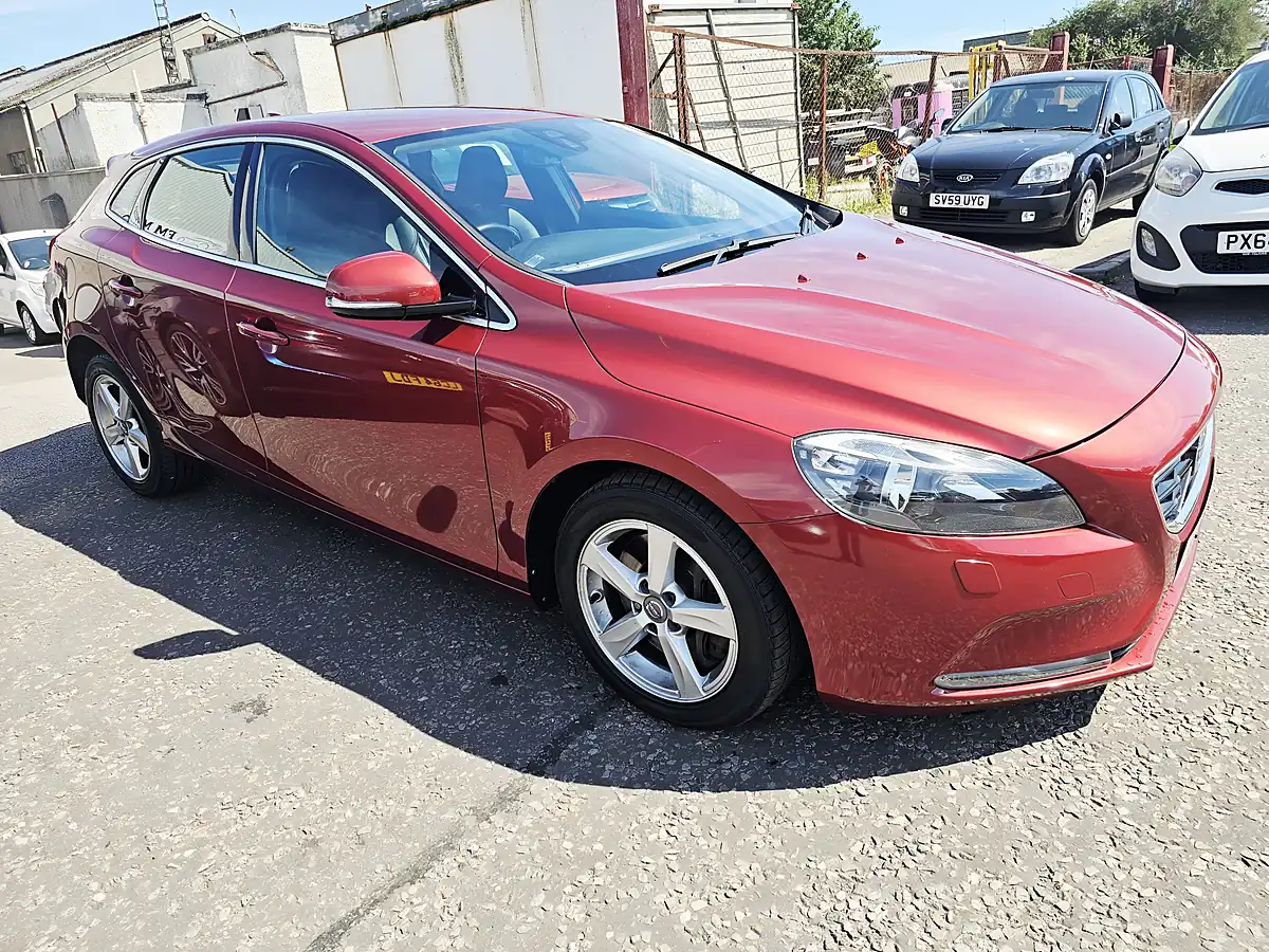 Used 2016 Volvo V40 Se Nav Red - Interior and Exterior details 2