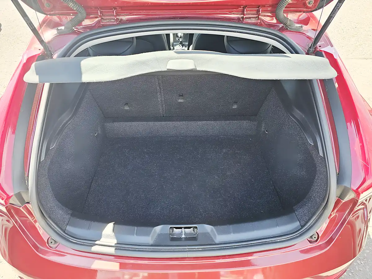 Used 2016 Volvo V40 Se Nav Red - Interior and Exterior details 7