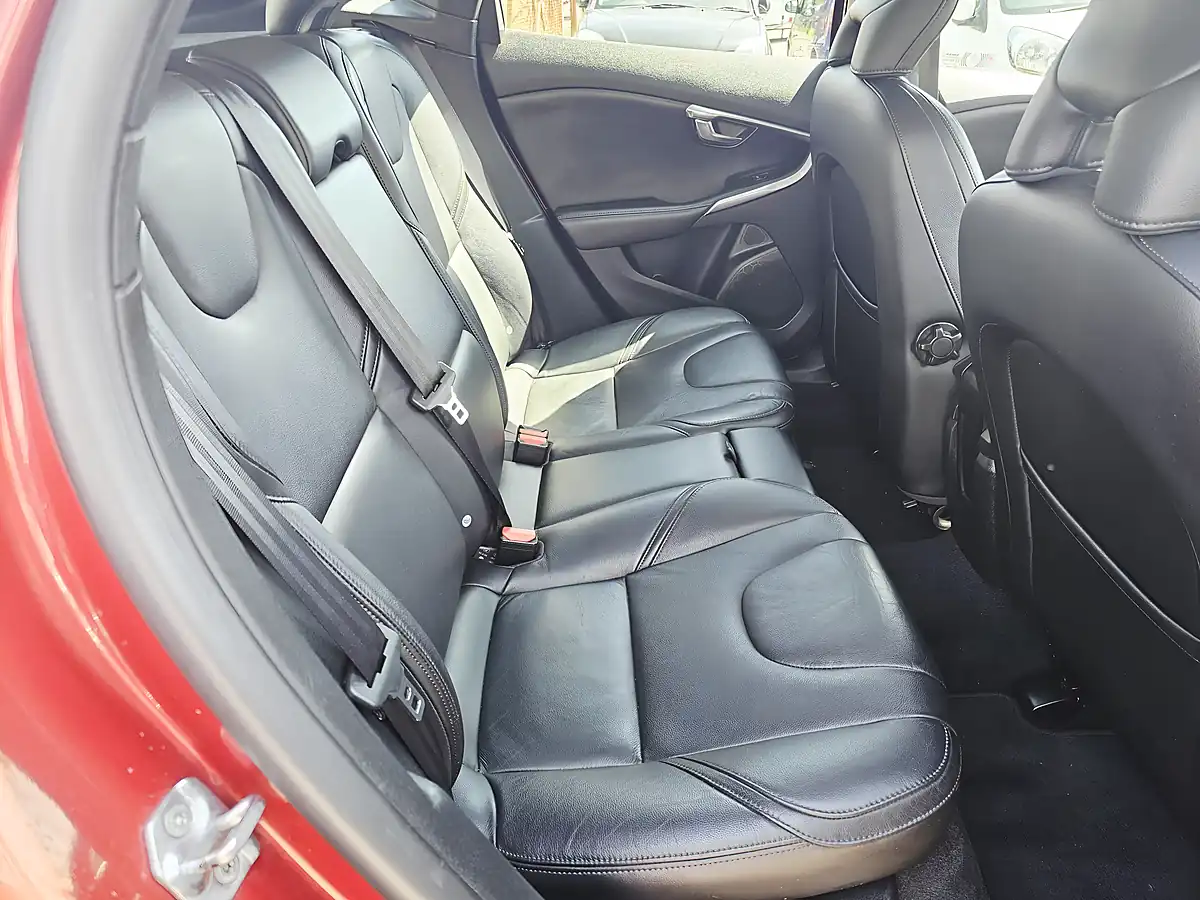 Used 2016 Volvo V40 Se Nav Red - Interior and Exterior details 8