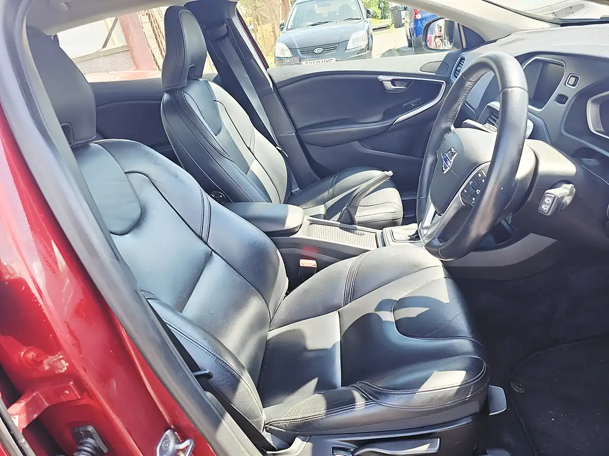 Used 2016 Volvo V40 Se Nav Red - Interior and Exterior details 9