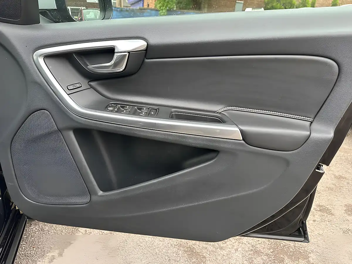 Used 2016 Volvo V60 R-Design Lux Nav Black - Interior and Exterior details 10