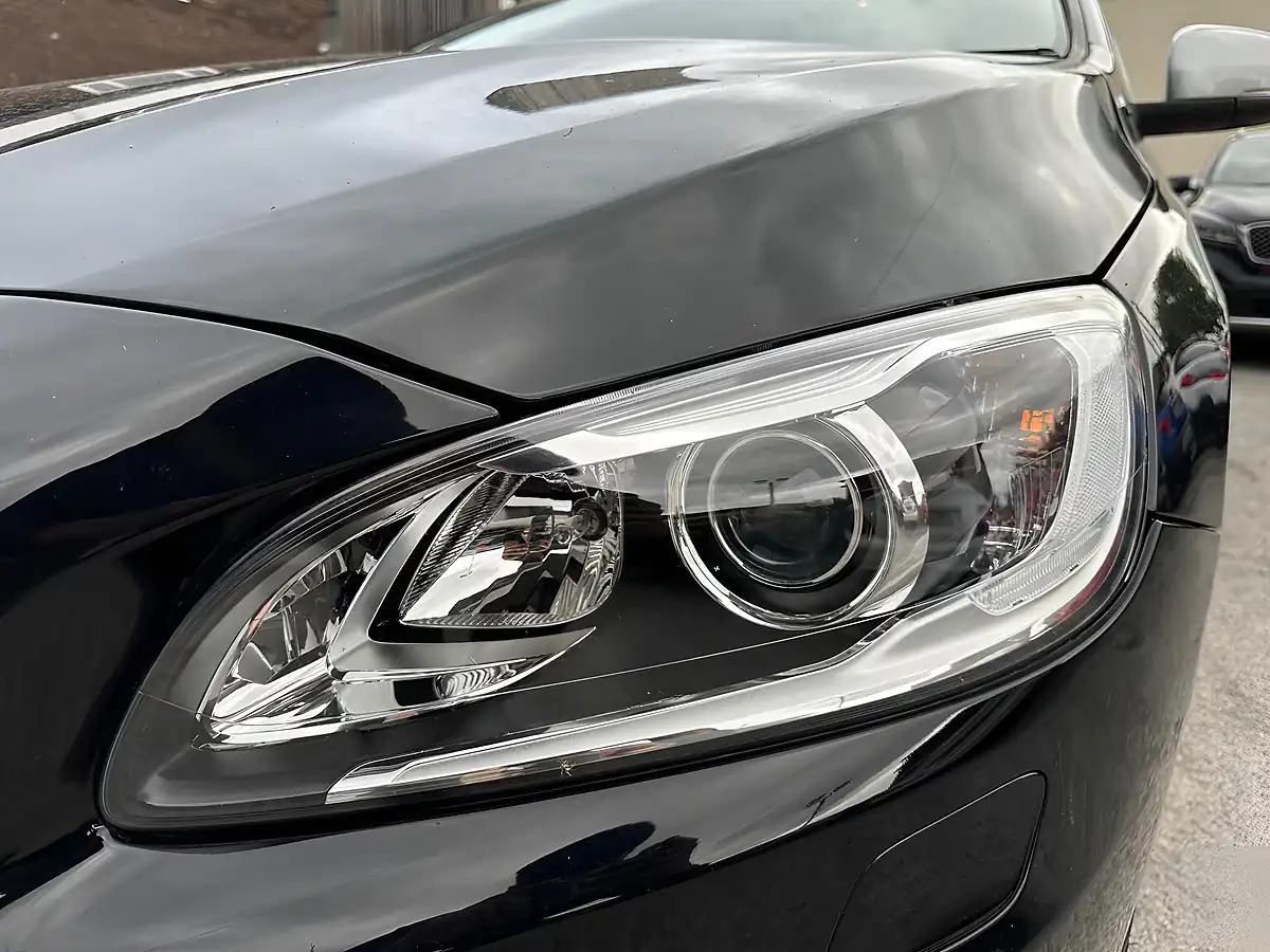 Used 2016 Volvo V60 R-Design Lux Nav Black - Interior and Exterior details 19