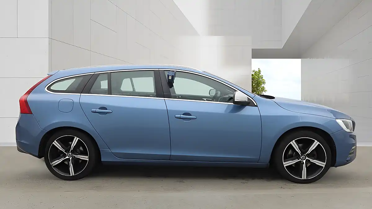 Used 2016 Volvo V60 R-Design Lux Nav Blue - Interior and Exterior details 4