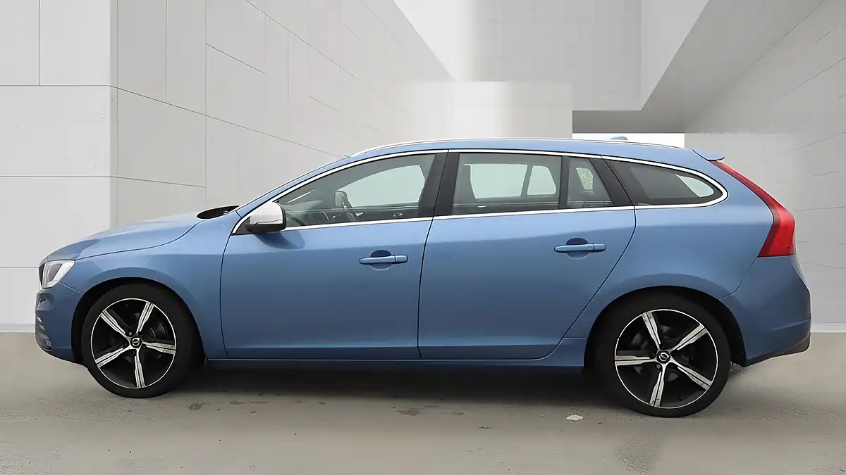 Used 2016 Volvo V60 R-Design Lux Nav Blue - Interior and Exterior details 5