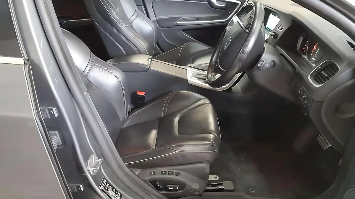 Used 2016 Volvo V60 R-Design Lux Nav Grey - Interior and Exterior details 3