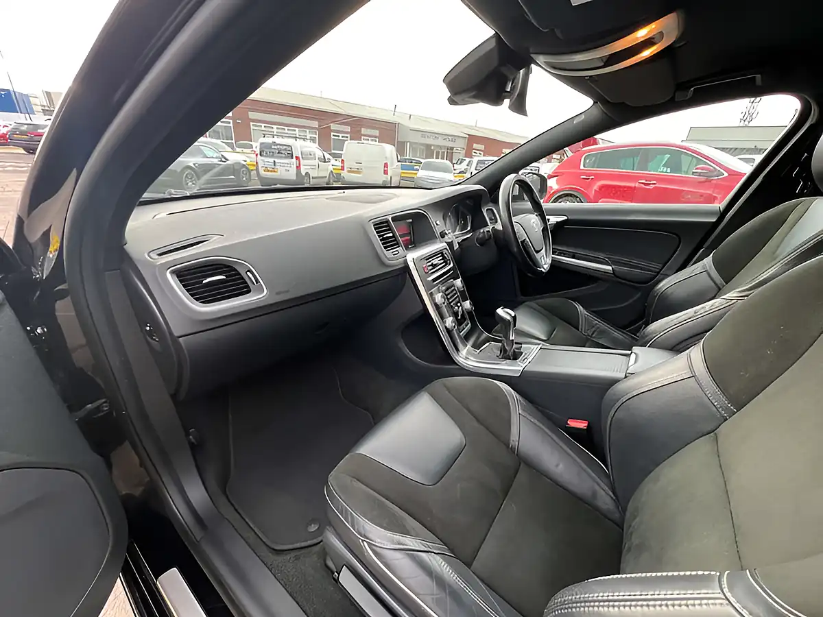 Used 2016 Volvo V60 R-Design Luxury Nav Onyx Black - Interior and Exterior details 13