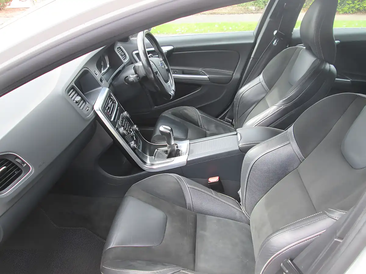 Used 2016 Volvo V60 R Design White - Interior and Exterior details 10