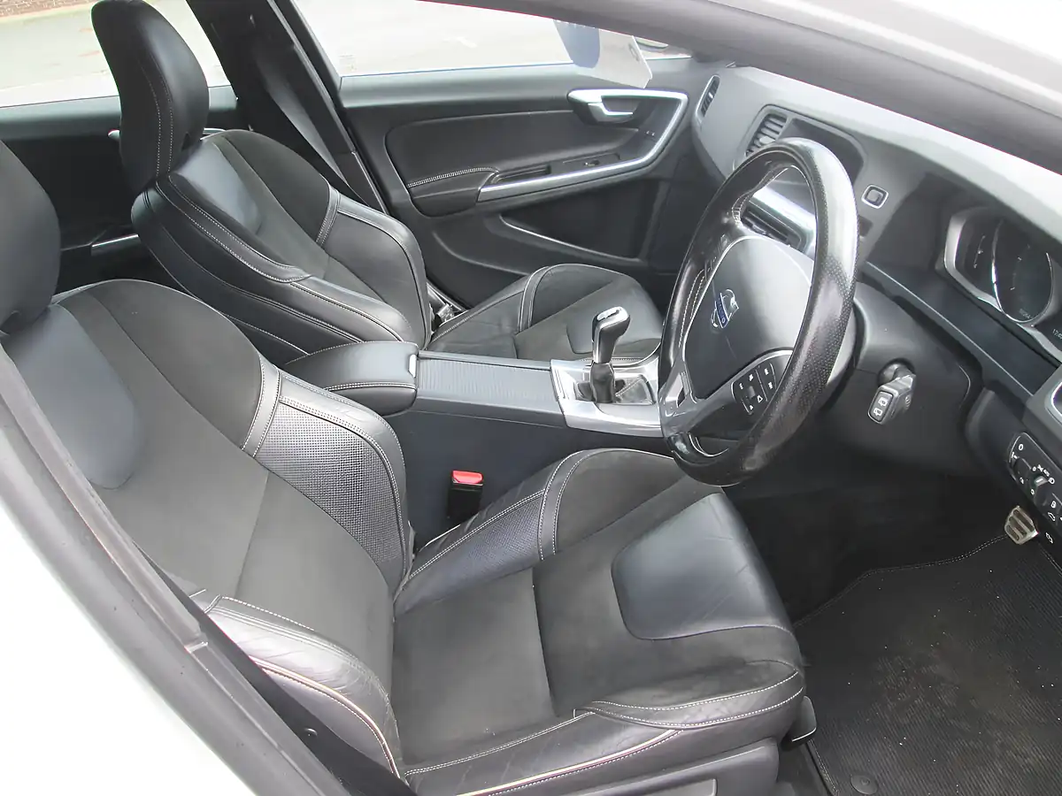 Used 2016 Volvo V60 R Design White - Interior and Exterior details 6