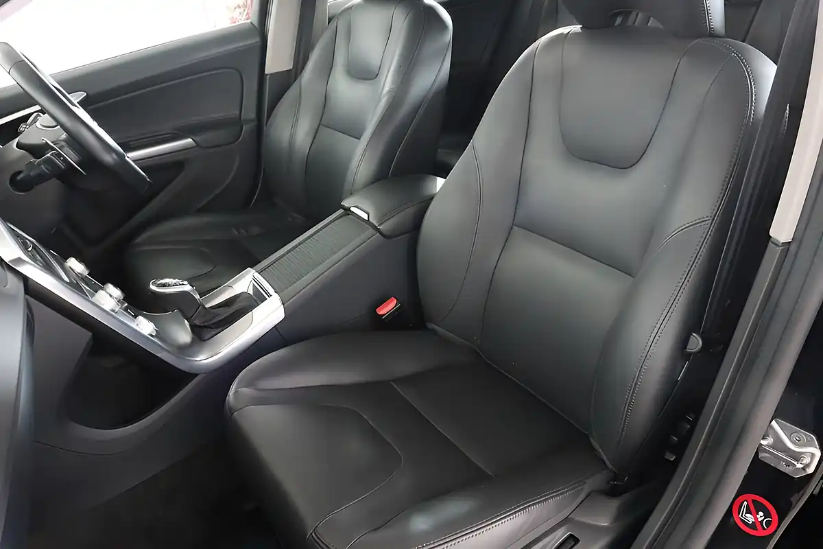 Used 2016 Volvo V60 Se Lux Nav Black - Interior and Exterior details 12
