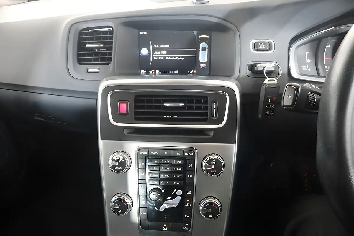 Used 2016 Volvo V60 Se Lux Nav Black - Interior and Exterior details 13