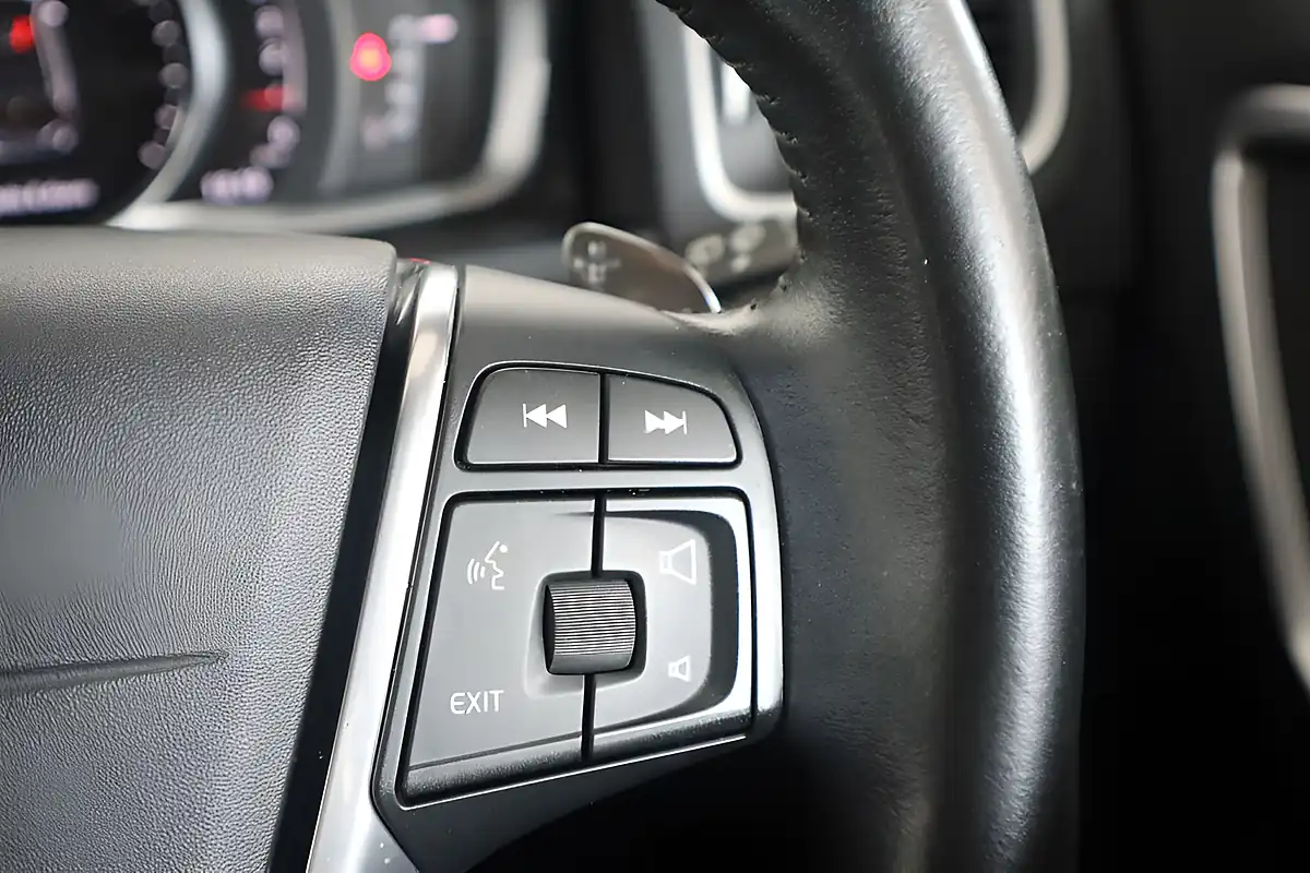 Used 2016 Volvo V60 Se Lux Nav Black - Interior and Exterior details 18