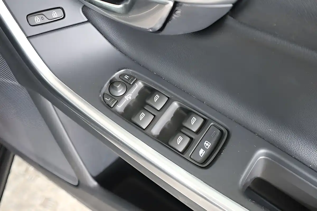 Used 2016 Volvo V60 Se Lux Nav Black - Interior and Exterior details 20