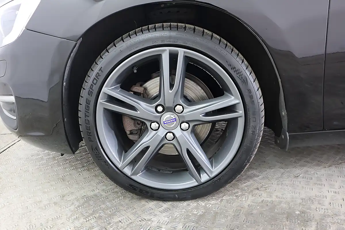 Used 2016 Volvo V60 Se Lux Nav Black - Interior and Exterior details 9