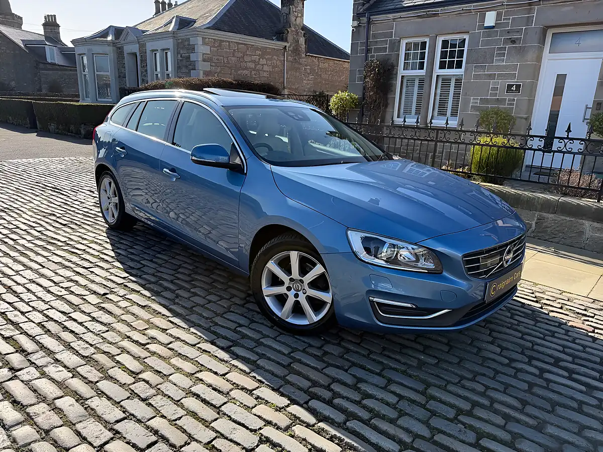 Used 2016 Volvo V60 Se Lux Nav Blue - Front View